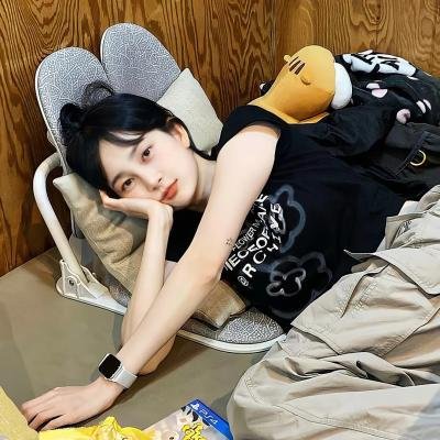 无边春色戏两儍